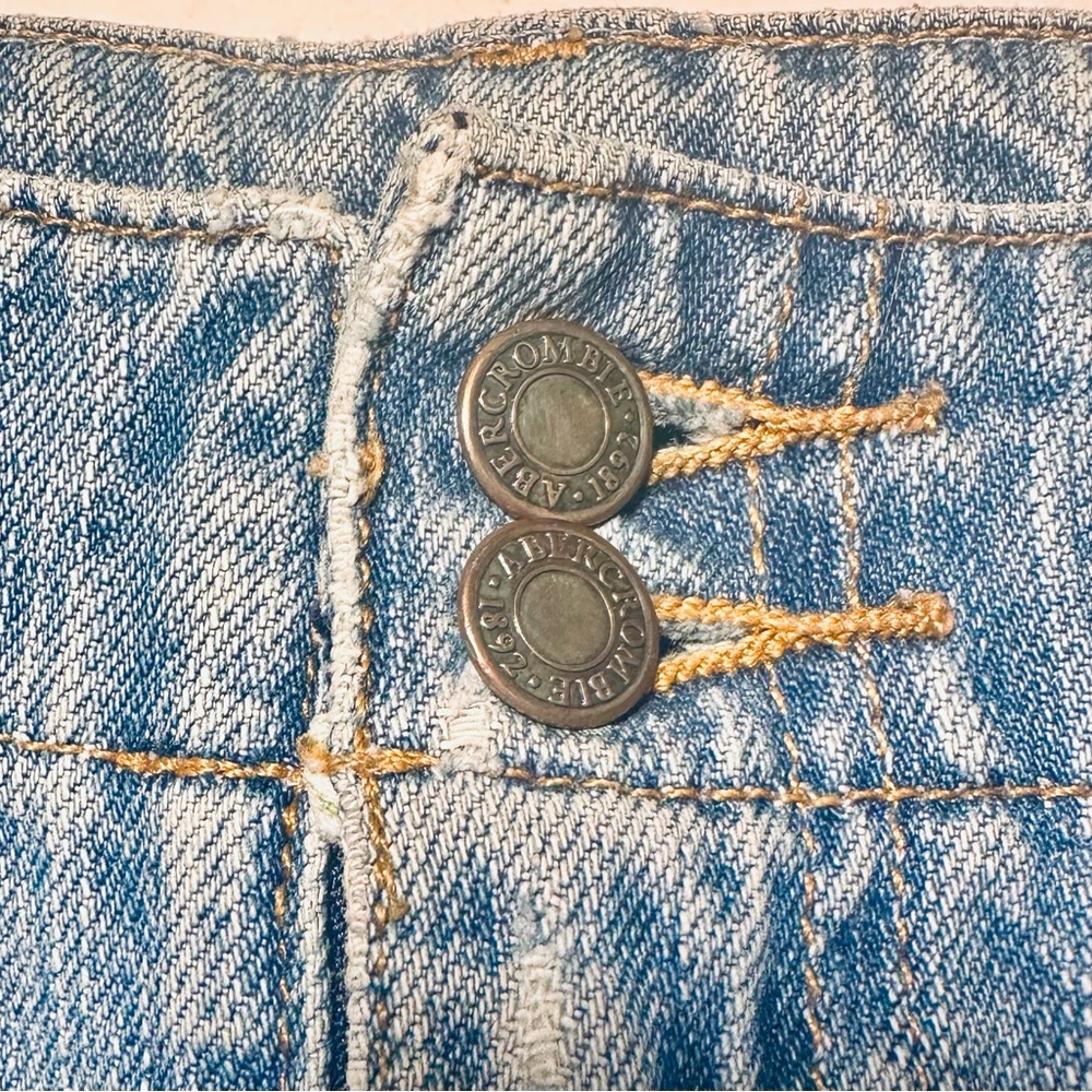 Abercrombie & Fitch Women’s 4 Mini Skirt Distressed Medium Wash Denim Jean - Picture 2 of 7